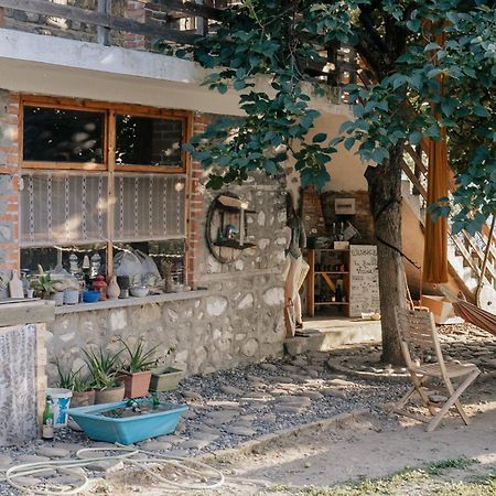 The House In The Village Pellumbas Buitenkant foto