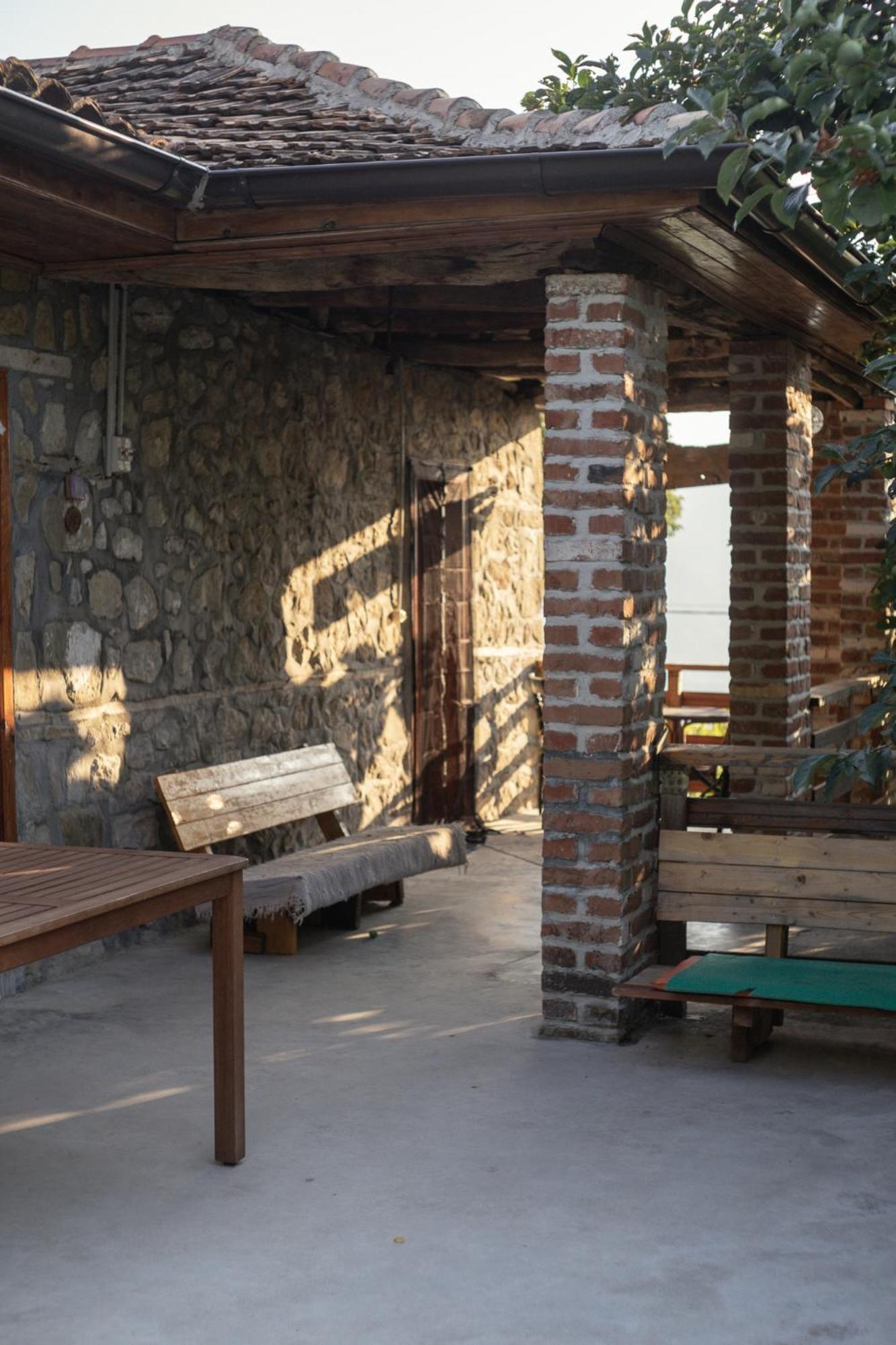 The House In The Village Pellumbas Buitenkant foto