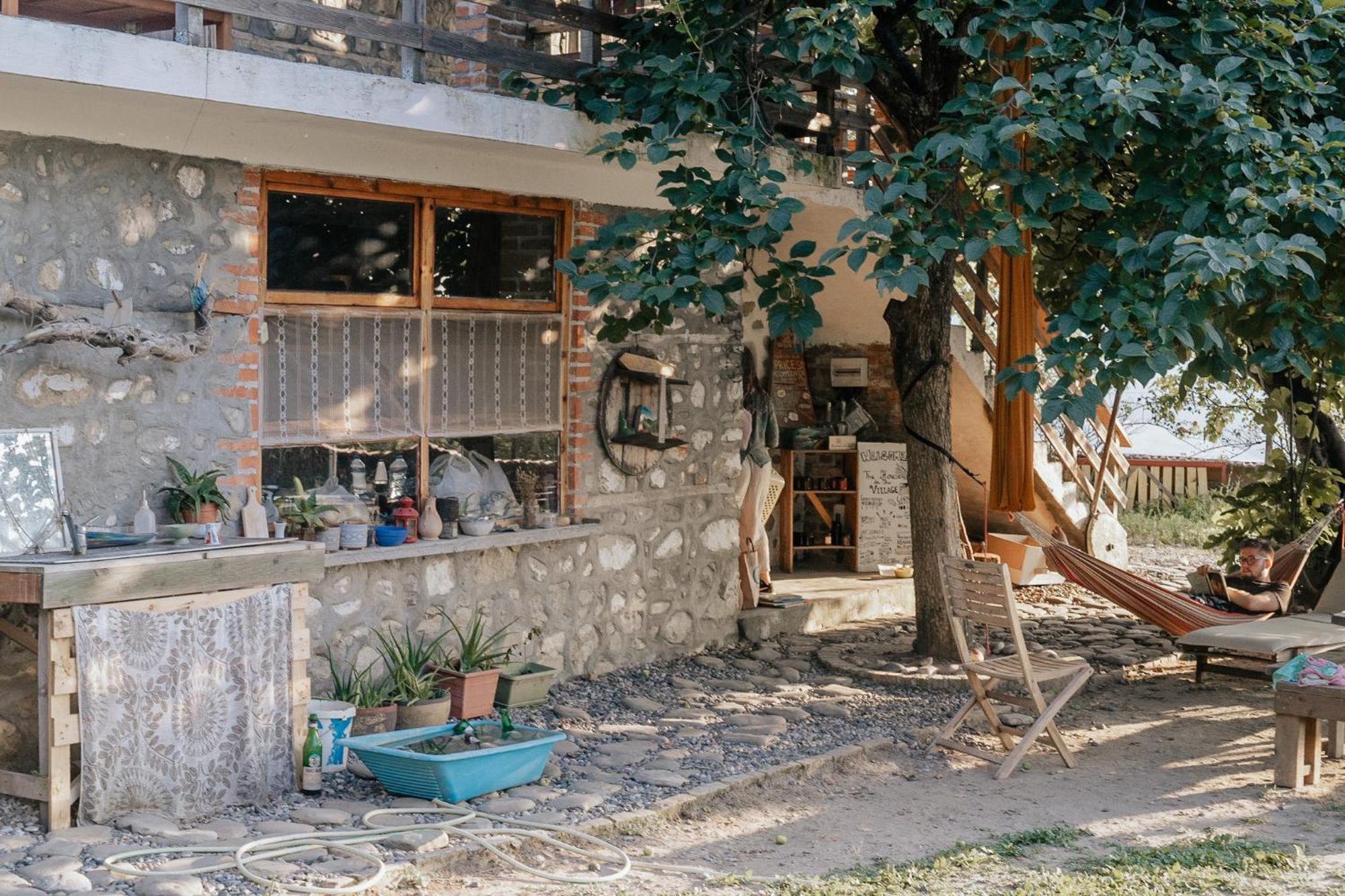 The House In The Village Pellumbas Buitenkant foto