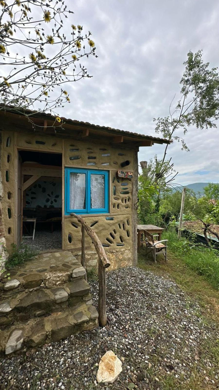 The House In The Village Pellumbas Buitenkant foto